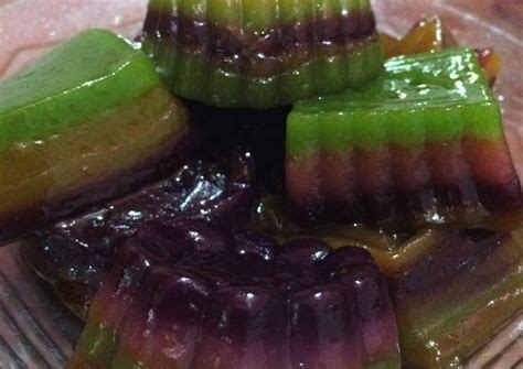 Tidaklah jauh berbeda dengan yang lainnya setiap pembuatan kue itu selalu menggunakan beberapa 200 gram gula halus. Resep Kue lapis rasa buah oleh Dian Setiyawan - Cookpad