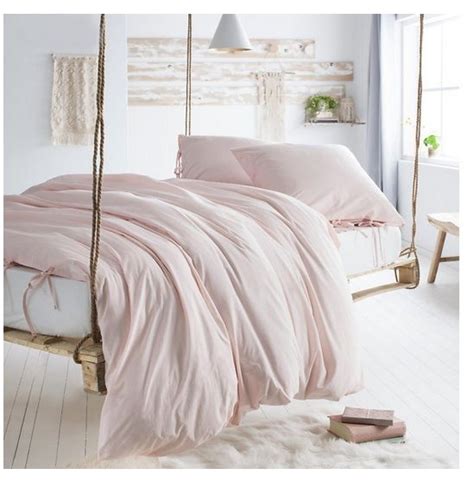 Grand classique pour l'été, le lin peut être utilisé pour la réalisation de tous types de vêtements. lit balancelle rose poudré | Housse de couette, Couette ...