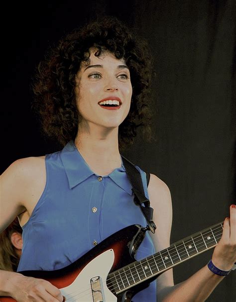 annie clark st vincent annie clark st vincent guitar music people