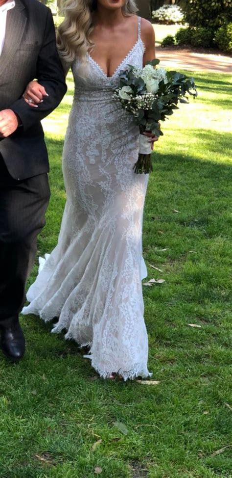We customized all your bridal fashion need through our profesional wedding dresses couture in sydney. Brides Of Sydney Layla - F122 Used Wedding Dress - Stillwhite