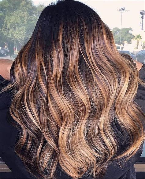 Se hai i capelli scuri, niente paura. Colore capelli: Balayage, ombré e 35 sfumature per il 2020