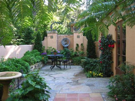 16 Insanely Beautiful Courtyard Garden Ideas With A Wow Factor Tropical