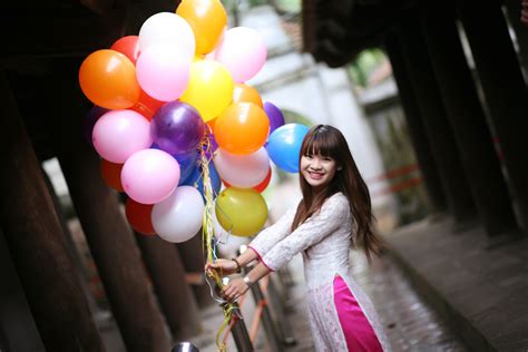 images gratuites fille ballon asiatique couleur étudiant asie jouet festival content