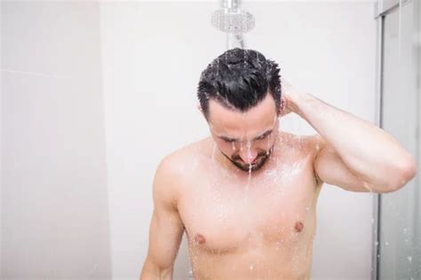 シャワーでハンサムな男 — ストック写真 © iuriisokolov 12586315