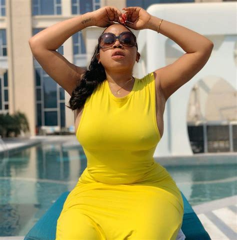 Moyo Lawal Flaunts Side Boobs Poses Bra Less In New Photos Torizone