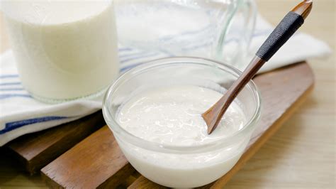 Slowly pour the hot cream and milk onto the eggs and sugar, whisking as you go. 3 Ways to Make Cream from Milk - wikiHow