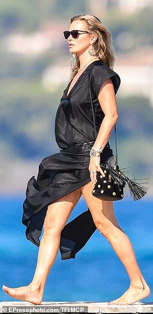 Kate Moss Sizzles In Bikini During Yacht Trip To St Tropez Daily Mail