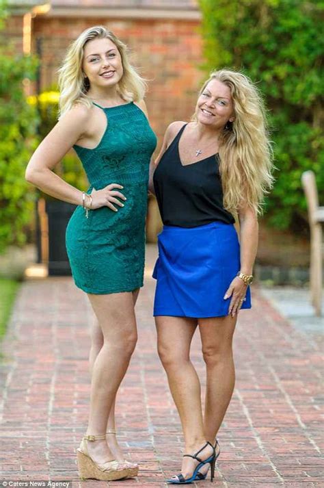 Mother And Daughter Reveal How They Are Always Mistaken For Sisters Feminine Beauty Mini