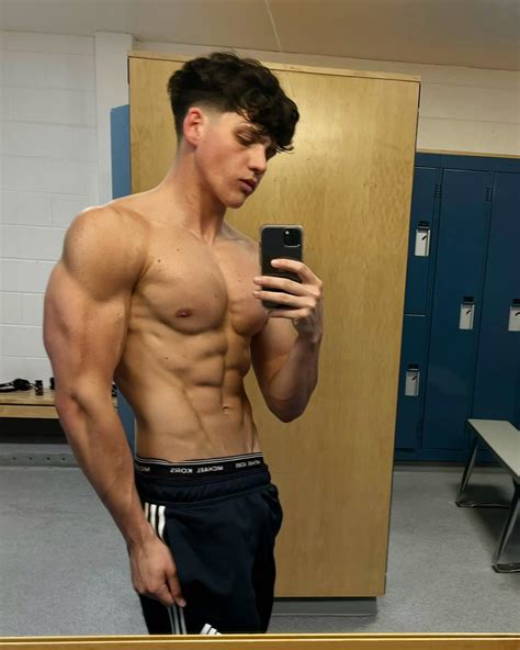 The Beauty Of Male Muscle Ethan