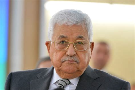 Poll 64 Of Palestinians Want Abbas To Quit Middle East Monitor