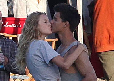 Taylor Lautner And Taylor Swift Kiss On Valentines Day Flickr