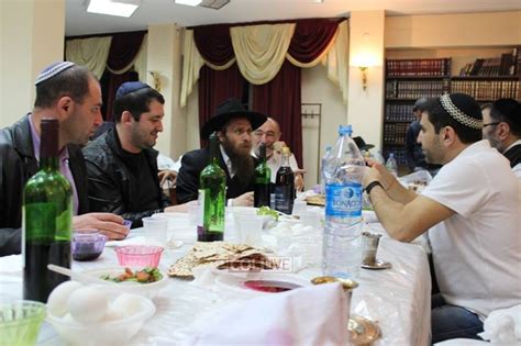 Rabbi Suggests Breaks At Moshiach S Seudah
