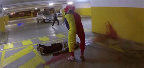 Game puzzle ini memiliki permainan yang sangat seru dan menantang, tak heran jika memiliki banyak penggemar. This Evil Clown Prank is Why People Are Afraid of Them VIDEO :: FOOYOH ENTERTAINMENT