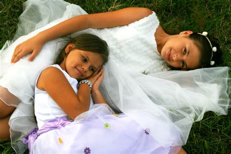 รูปภาพ คน ขาว ความรัก เด็ก กอด แต่งตัว ความสุข ทารก น้องสาว 3888x2592 1227423