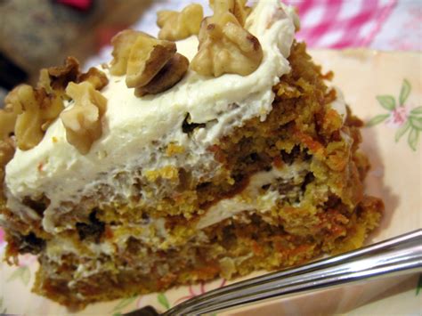 Bahan utama kek iaitu coklat dan walnut membuatkan kek ini rendah kalori. Kek Lobak Merah Lembab Ala Secret Recipe | Resepi Masakan ...