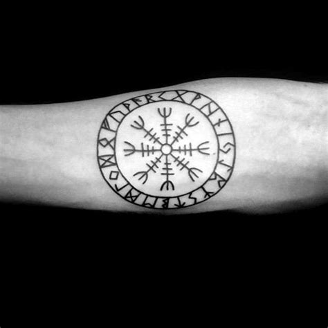 Activate the vision and foresight of the pineal gland and empower yourself with the fortitude of the icelandic helm as you fashion this design of awe. 40 Helm Of Awe Tattoo Designs For Men - Norse Mythology Ideas