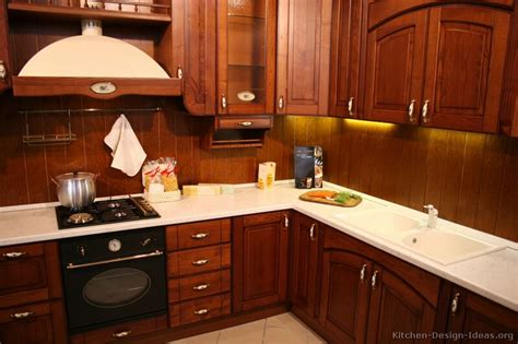 Wooden kitchen can be classic and if you want to achieve dramatic kitchen, we suggest you to choose traditional kitchen design, made out of cherry wood. Italian Kitchen Design - Traditional Style Cabinets & Decor