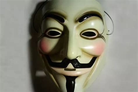 Gang Wearing Guy Fawkes Masks Rob Man In Birkenshaw Bottoms Park