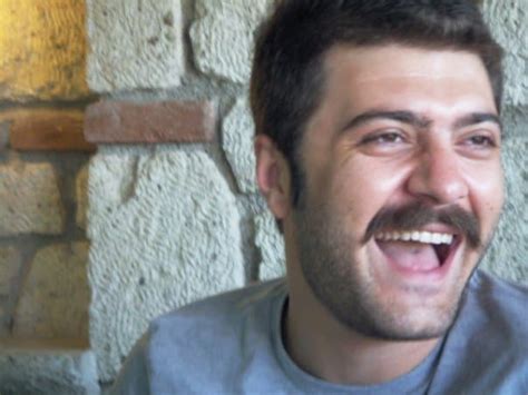 31 temmuz 1998 yılında çankırı'da dünyaya gelen irmak arıcı aslen i̇zmirlidir. Şahin Irmak Kaç Yaşında?