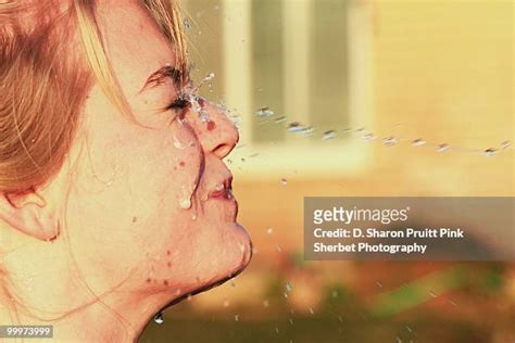 Girl Squirting Foto E Immagini Stock Getty Images