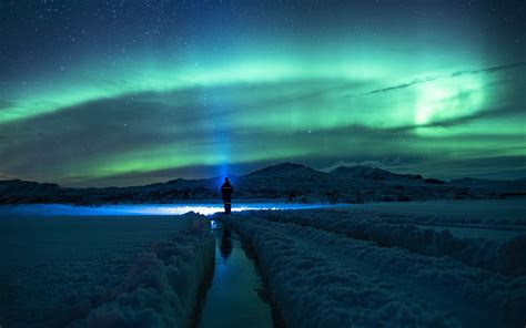 Download Wallpaper 3840x2400 Lonely Loneliness Northern Lights North