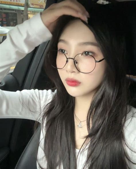 Joy On Instagram 👯‍♀️♥️ Zeehyeon In 2023 Red Velvet Joy Red Velvet Joy Instagram