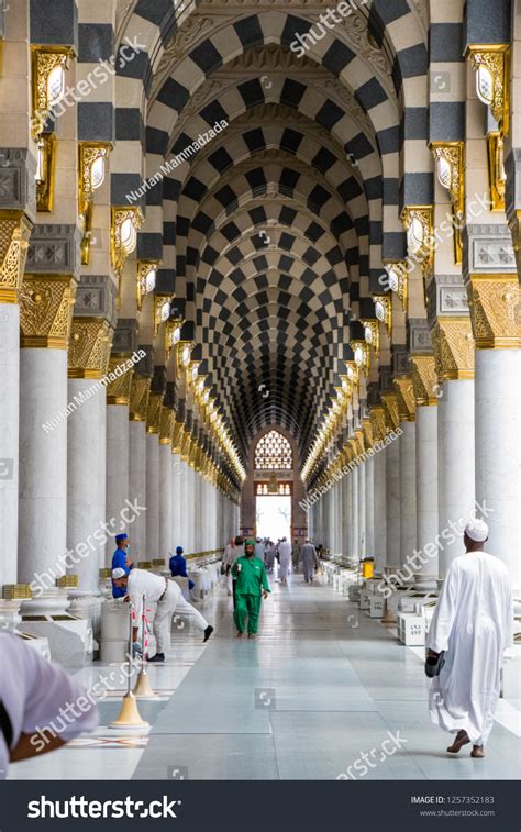 1110件の「interior Of Masjid Nabawi」の画像、写真素材、ベクター画像 Shutterstock