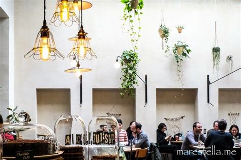 Im wohnzimmer zuhause fühlen, freunde treffen, lesen und es sich gut gehen lassen bei allerliebsten köstlichkeiten. Berlin Food Guide - vom Café in Wayoming-Style bis zum ...
