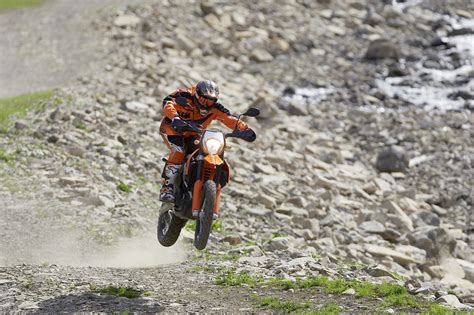 View 690 enduro r standard latest promos, colors, review seating capacity. 2010 KTM 690 Enduro R