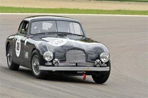 Use #astonmartinlive for a chance to be featured on our channel📱 learn more about dbx bowmore edition👇 bit.ly/3lzlbbv. Imola Classic 26 Oktober 2018 - ASTON MARTIN DB2 Voordeel ...