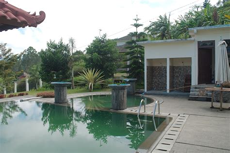 Villa Top View Puncak, Akomodasi Istimewa dengan Hamparan Rumput Hijau