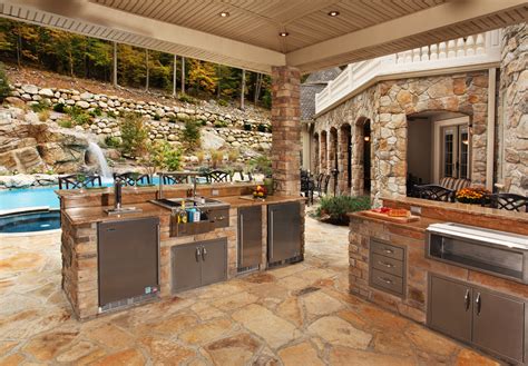 20 Gorgeous Poolside Outdoor Kitchen Designs