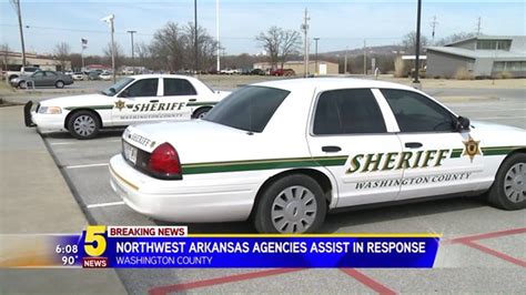 Washington And Benton Deputies Offer Assistance To Sebastian County