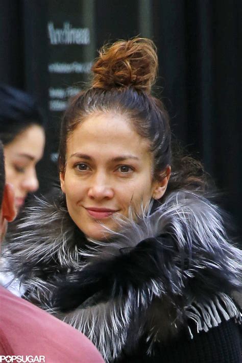 Jennifer lopez (51) präsentiert sich ganz natürlich! Jennifer Lopez Wearing No Makeup in New York City Oct ...