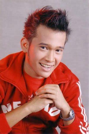 Memang sosok yang dikenal dengan nama ruben onsu ini paling sering bergelut dalam dunia komedi dan juga pembawa acara bersama raffi ahmad dan juga komedian lainnya. Ruben Onsu - Profil dan Biografi