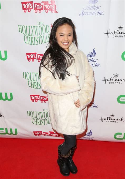 Nikki Soo Hoo Hollywood Christmas Parade In Hollywood Celebmafia