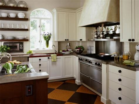 Range hood style but not color/accents. Photo Page | HGTV