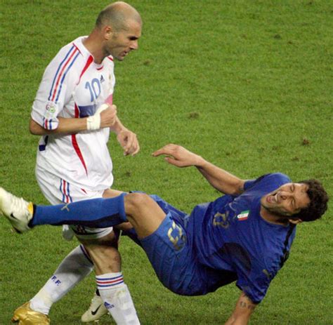 Lange wurde über den legendären kopfstoß von frankreichs zinedine zidane gesprochen und was sein opfer, marco materazzi, wohl zu ihm wohl. Italien: Raubein Materazzi findet sich als Vater zu weich ...