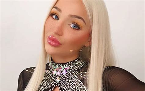 Wer emmy russ (21) bisher noch nicht kannte, der wird sie jetzt vermutlich so schnell nicht wieder emmy russ fällt nicht nur durch ihr platinblondes, langes haar und die großen gemachten brüste auf. "Promi Big Brother 2020": Alle Kandidat*innen & Infos zur ...