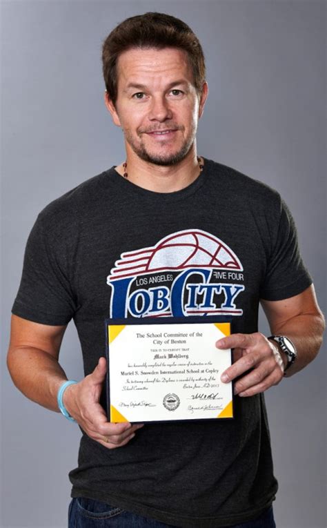 Mark wahlberg dishes on the new dinobots in 'transformers: 42-year-old Mark Wahlberg finally graduated from high ...