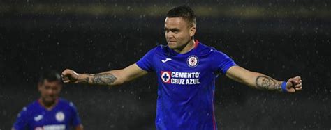 .javier rodriguez connu comme cabecita rodríguez, l'un des marqueurs de l'équipe qui n'a pas un sweat avec l'écusson cruz azul étaient les éléments avec lesquels ils ont identifié rodríguez. Cabecita Rodríguez, máquina de goles