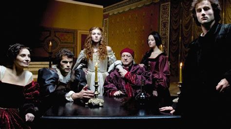 Série aventure / drame / fantastique (8 saisons, 74 épisodes) créée en 2011 sur hbo, avec emilia clarke (daenerys targaryen), kit harington (jon snow) et peter vaughan (aemon). Recensione I Borgia - Stagione 1 - Everyeye Serie TV
