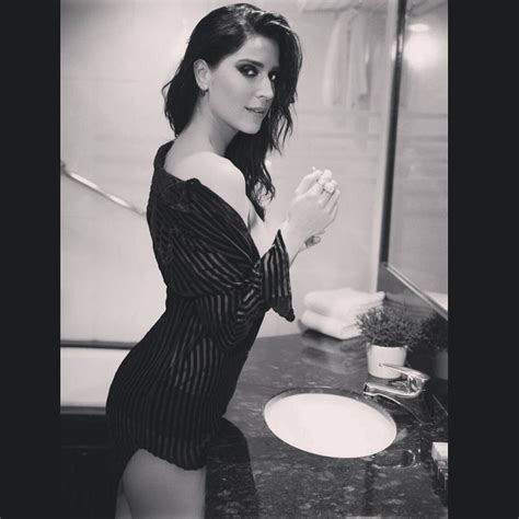 Maria joana chiappetta (born july 27, 1986) is a brazilian actress. Maria Joana posa provocante em clique de maquiador - Vogue ...