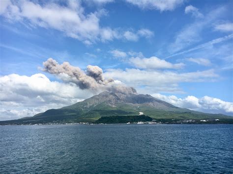 桜島(さくらじま) • (sakurajima) (kyūjitai 櫻島). 堀内てつお on Twitter: "鹿児島は桜島とともにある街。ふと眺めて ...