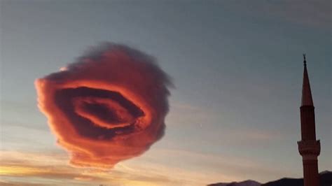 Massive Red Cloud Forms In Turkish Sky Ctv News