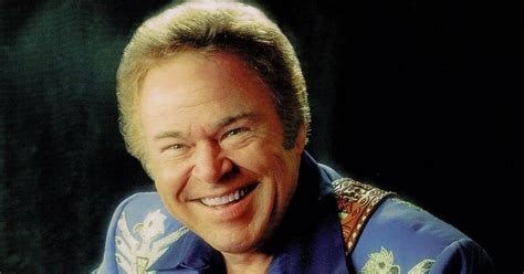 Grammy Winner And Co Host Of Hee Haw Roy Clark Dies At The Age Of 85