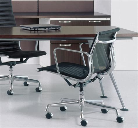The eames aluminum group series is a line of furniture designed by charles and ray eames. Mfr: Herman Miller / Style: Eames Aluminum Group ...