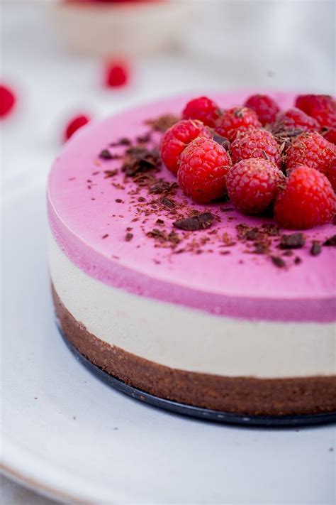 Last updated jul 20, 2021. Raw White Chocolate and Raspberry Layer Cake in 2020 ...