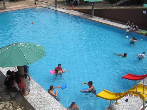 Lebar lintasan dari kolam renang minimal 2,5 meter, dengan jarak dari tepi sekitar 0,2 meter di luar lintasan pertama dan terakhir. Moluska Kolam Renang Dan Kampung Kuliner: Kolam Renang ...
