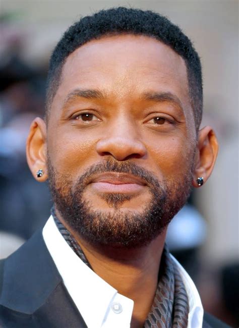 Will Smith Presented The Award For Best Picture In Black Diamond Ear